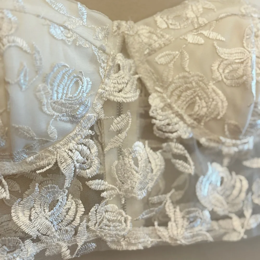 4/$20➡️  Sheer White Floral Lace Bustier with Zip Back – Size Large 20" PTP EUC - Picture 5 of 13